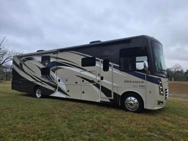2019 Thor Motor Coach Miramar 37 1