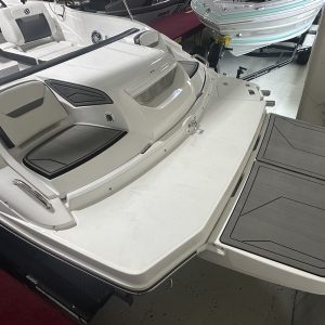 2024 Hurricane SunDeck Sport 205 IO