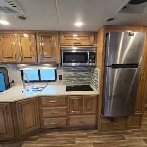 2019 Thor Motor Coach Miramar 37 1