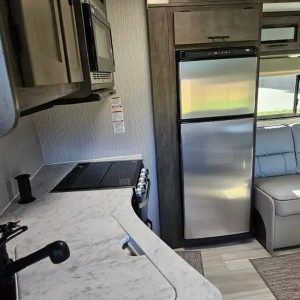 2022 Coachmen LEPRECHAUN PREMIER 298KB – FORD 450