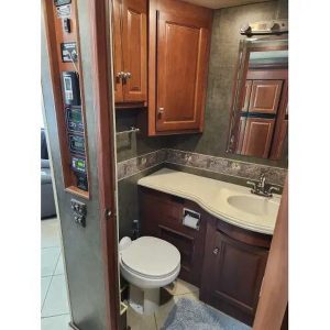 2014 Winnebago Adventurer 37F