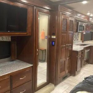 2017 Fleetwood Discovery Lxe 40E