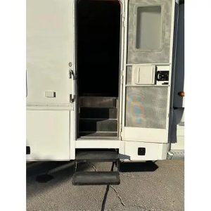 2005 Show Hauler 43 ft with RARE 12 ft. GARAGE