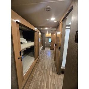 2019 Thor Motor Coach Miramar 37 1