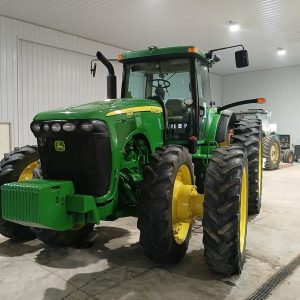 2002 JOHN DEERE Tractors 8420