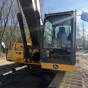2017 DEERE Excavators 250G LC