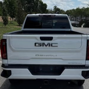 2024 GMC Sierra 2500 HD Crew Cab Denali Ultimate White Exterior